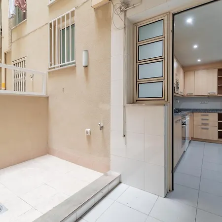 Near Ramblas 3 Flat Min 32 Days Parking Optional Apartman *